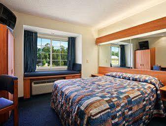 Microtel Inn & Suites By Wyndham Lillington/Campbell University Exterior photo