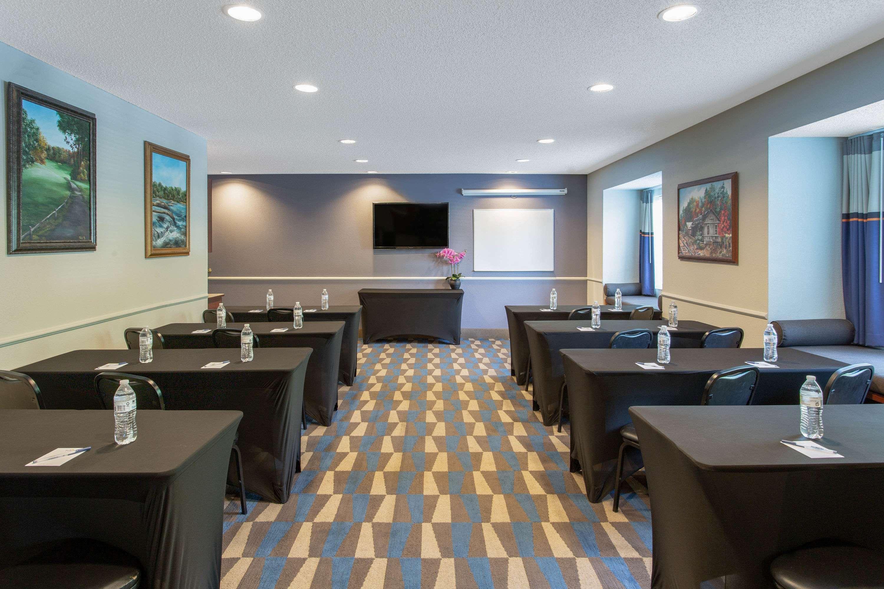Microtel Inn & Suites By Wyndham Lillington/Campbell University Exterior photo