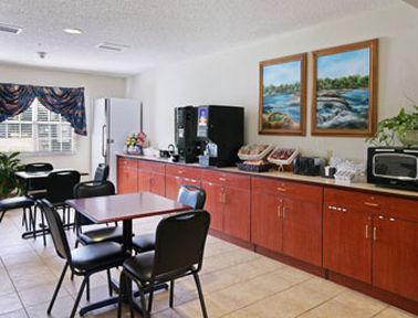 Microtel Inn & Suites By Wyndham Lillington/Campbell University Restaurant photo